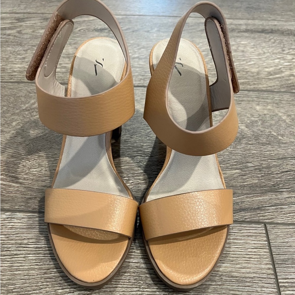 Simply Vera Wang dress sandals